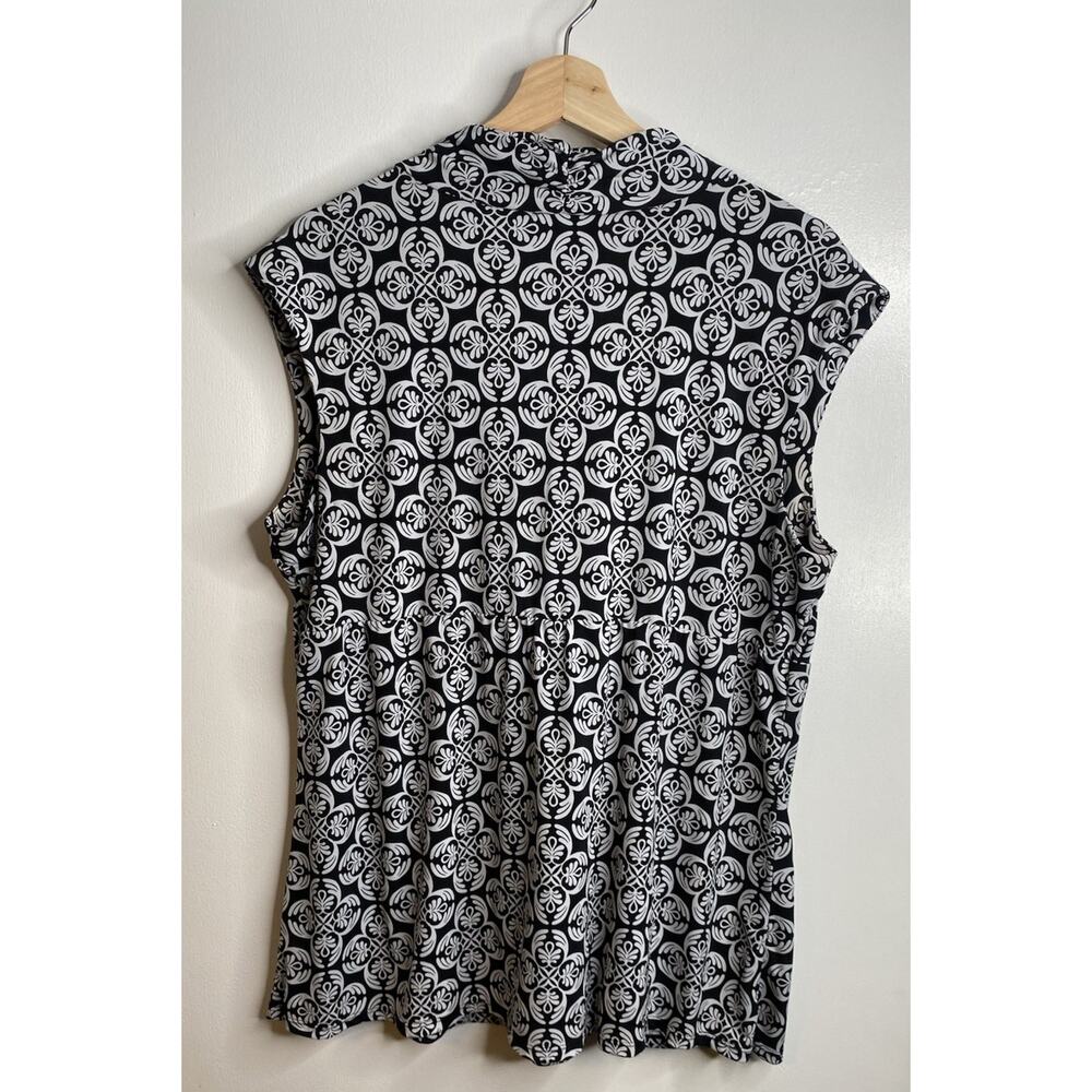 White House Black Market Women's Black & White Medallion Cowl Neck Sleeveless XL - Picture 6 of 6